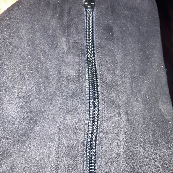 Over the knee tie boots in size 9W , faux suede in black. Flat heel - Picture 6 of 6